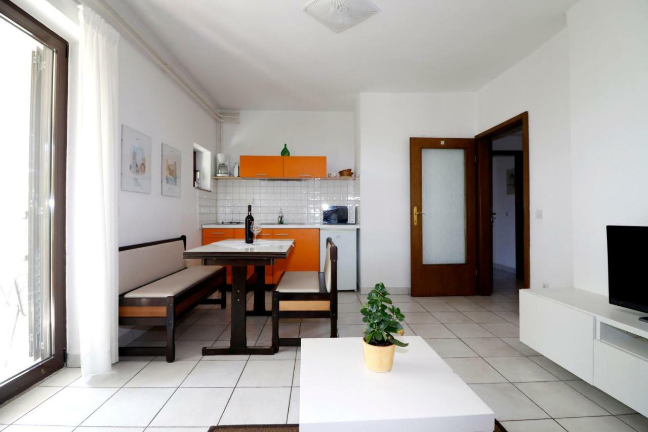 Apartment Draga 17 Njivice Bagian luar foto