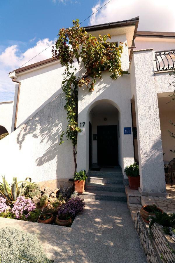 Apartment Draga 17 Njivice Bagian luar foto