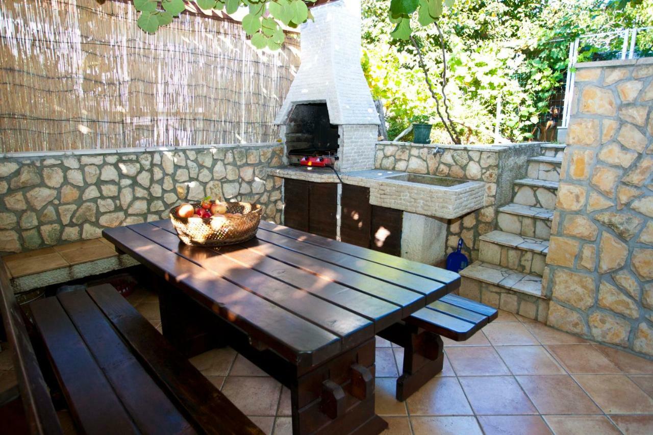 Apartment Draga 17 Njivice Bagian luar foto
