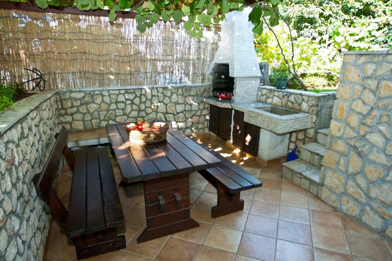 Apartment Draga 17 Njivice Bagian luar foto